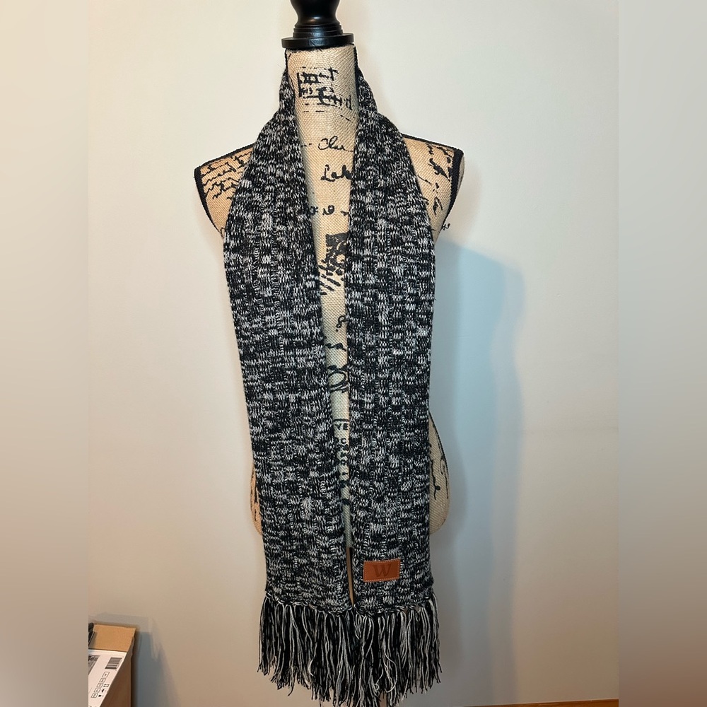 Unisex Scarf Black & White with W Logo